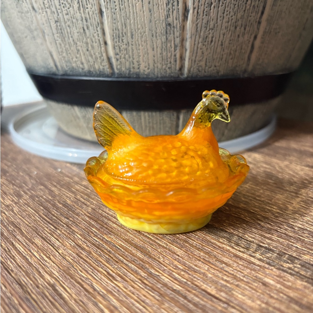 Boyd Glass Chick Salt 1st Five Years - 4? 21? 25? Hen on nest